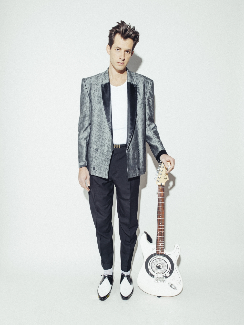 HASSELBLAD Press Image - Standing Guitar in COLOR