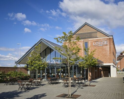 Newbury Racecourses The Lodge Hotel And Bar Exterior